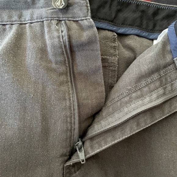 Volcom Men’s shorts size 40 - Picture 7 of 8